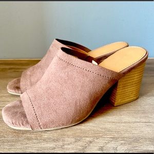 Universal Thread brown miles block heel sandals 6